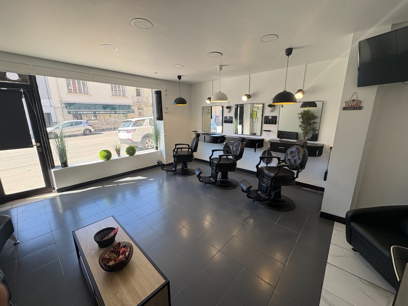 Intérieur d’ALM Barber Shop